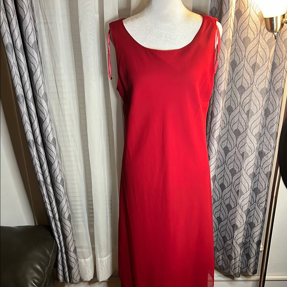 Chic Red Sleeveless Midi Dress